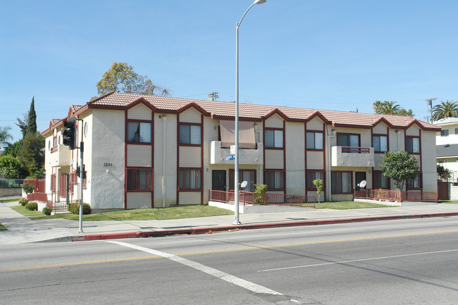 1201-1207 N Virgil Ave in Los Angeles, CA - Building Photo - Building Photo