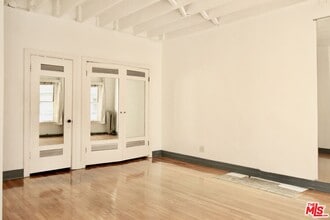 2121 James M Wood Blvd in Los Angeles, CA - Building Photo - Building Photo