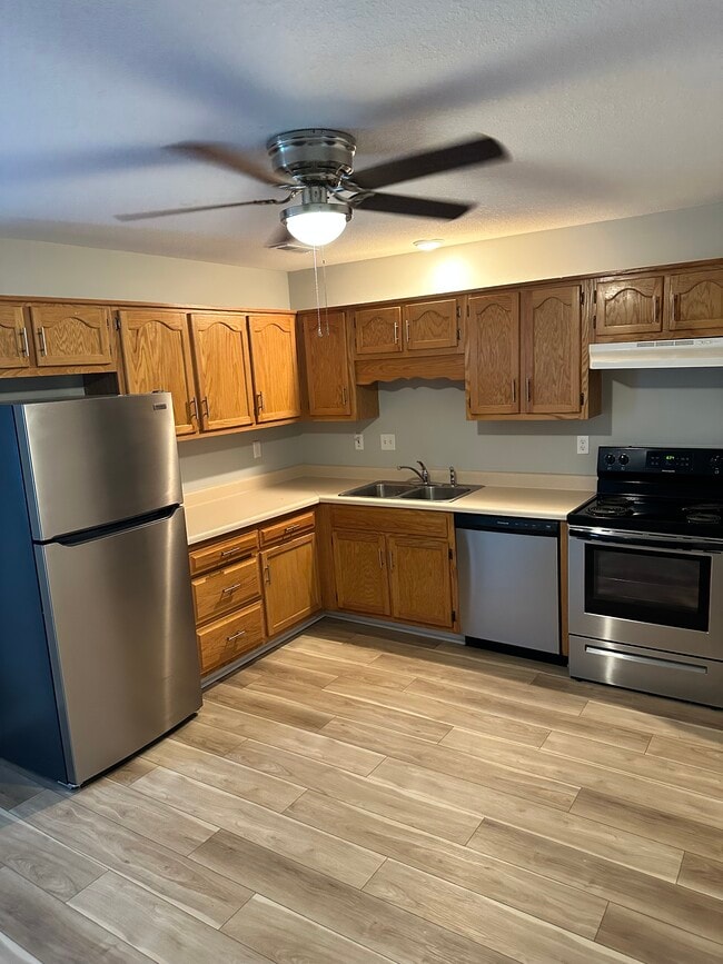property at 903 Polo Pl