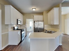 3305 Maple Terrace Dr in Suwanee, GA - Foto de edificio - Building Photo