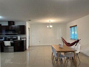 513 NW 77th St in Miami, FL - Building Photo - Building Photo