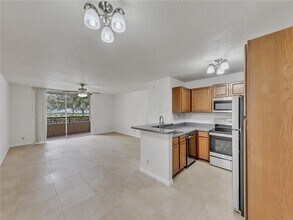 611 Lyons Rd in Coconut Creek, FL - Building Photo - Building Photo