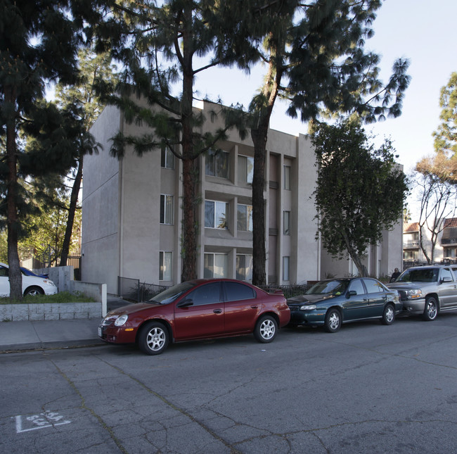 Sherman Arms in Reseda, CA - Foto de edificio - Building Photo