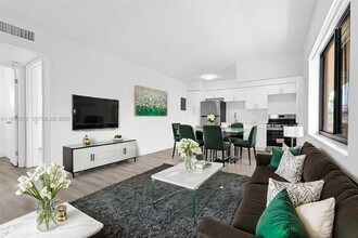 13210 Memorial Hwy in Miami, FL - Building Photo - Building Photo