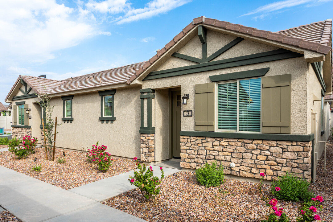 Village at Harvard Crossing in Goodyear, AZ - Foto de edificio