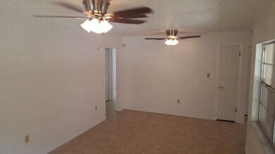 7111 N 9th St in Tampa, FL - Building Photo - Building Photo