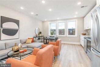 2825 W Girard Ave in Philadelphia, PA - Building Photo - Building Photo