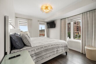 3567 Lake Shore Blvd W in Toronto, ON - Building Photo - Building Photo