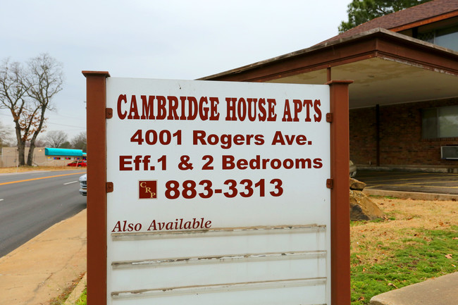 Cambridge House in Fort Smith, AR - Foto de edificio - Building Photo