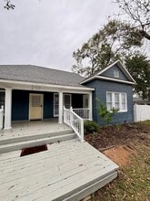 210 E Phillips St in Conroe, TX - Building Photo - Building Photo