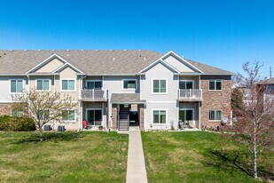 Silver Oak Condos in West Des Moines, IA - Building Photo
