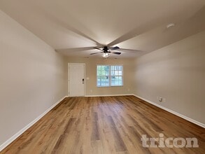 933 Joselynn Drive in Gastonia, NC - Foto de edificio - Building Photo