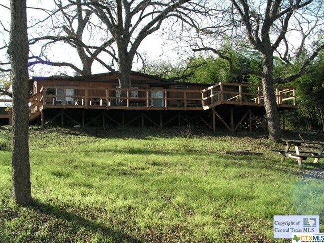 653 Scarbourough in Canyon Lake, TX - Building Photo - Building Photo