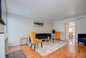 5807 Beverly Hill St in Houston, TX - Building Photo - Building Photo