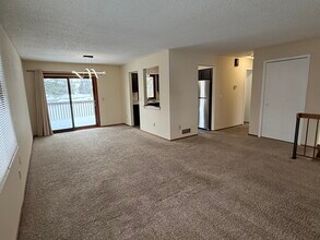 2528 Birchview Ln in Hopkins, MN - Building Photo - Building Photo