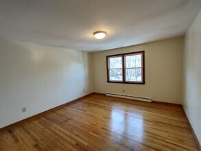 56 Wakelee Ave in Shelton, CT - Building Photo - Building Photo