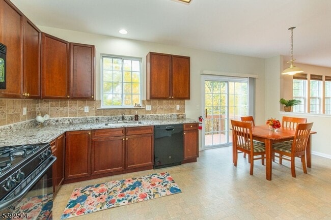 36 Winding Hill Dr in Hackettstown, NJ - Building Photo - Building Photo
