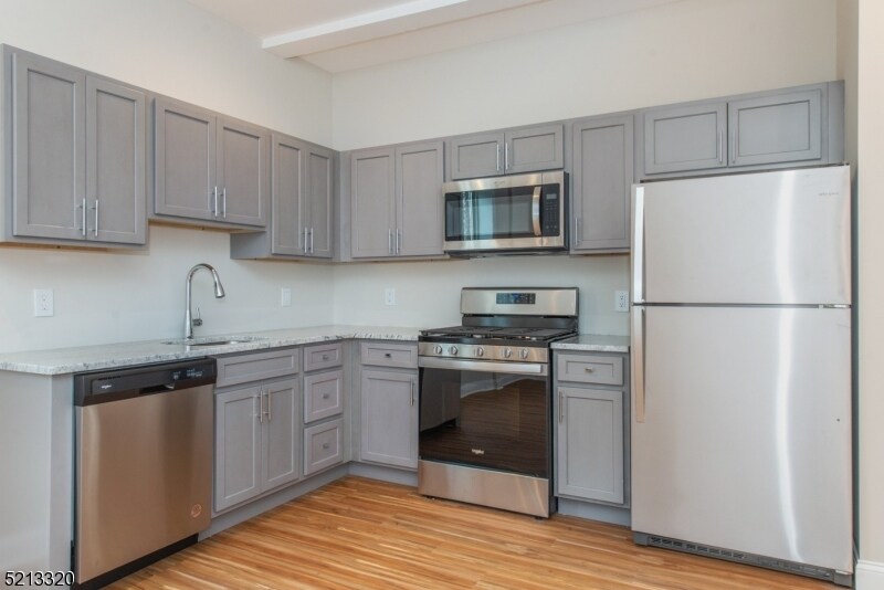 124 Main St in Newton, NJ - Building Photo