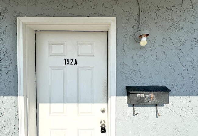 152 S John Sims Pkwy, Unit A in Valparaiso, FL - Building Photo - Building Photo