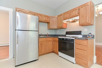 109 Beacon St, Unit #1 in Somerville, MA - Building Photo - Building Photo