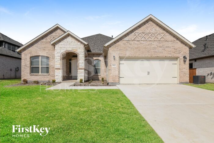 2916 Kirkwood Dr in Grand Prairie, TX - Building Photo