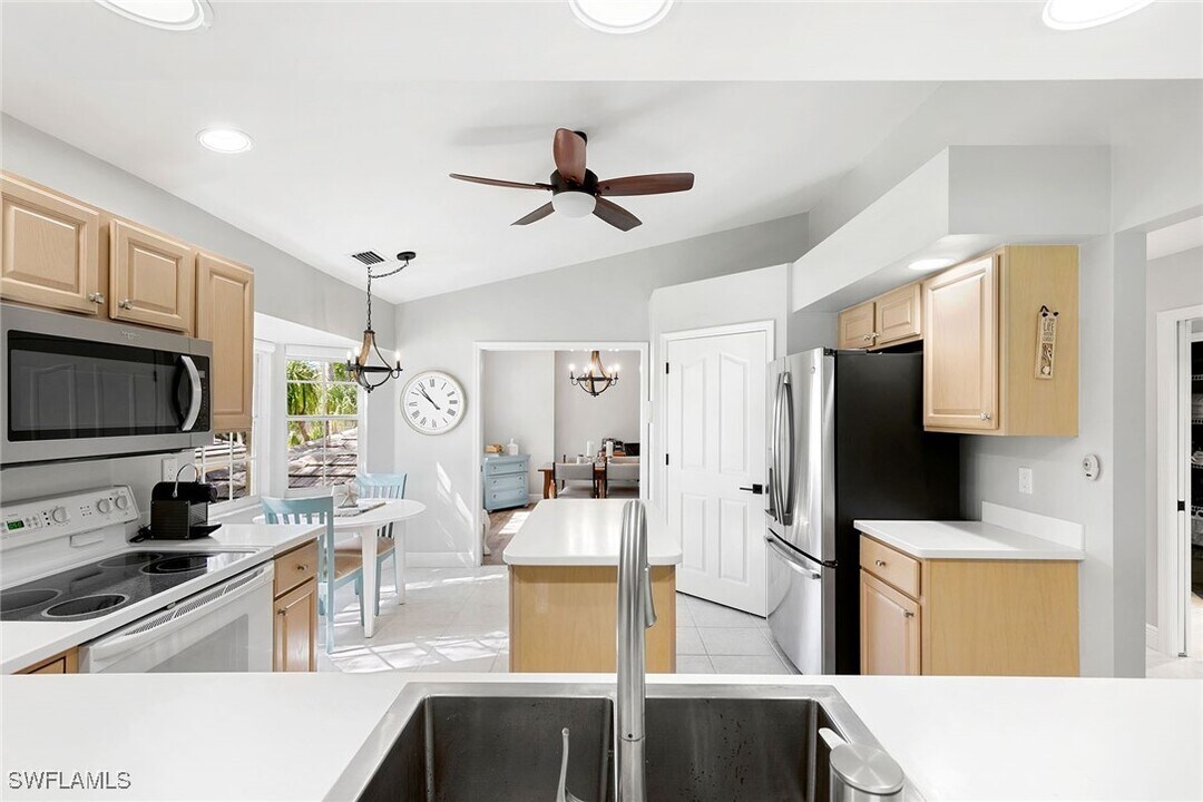 8320 Mystic Greens Way in Naples, FL - Building Photo