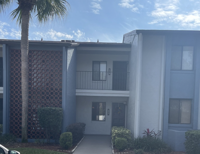 2 Escondido Cir in Altamonte Springs, FL - Building Photo - Building Photo