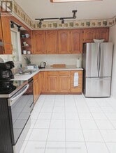 14 Lorraine Dr in Hamilton, ON - Building Photo - Building Photo