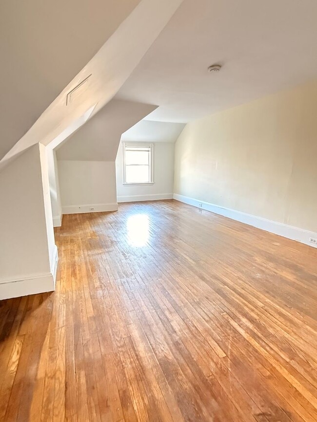 8 Quint Ave in Boston, MA - Building Photo - Building Photo