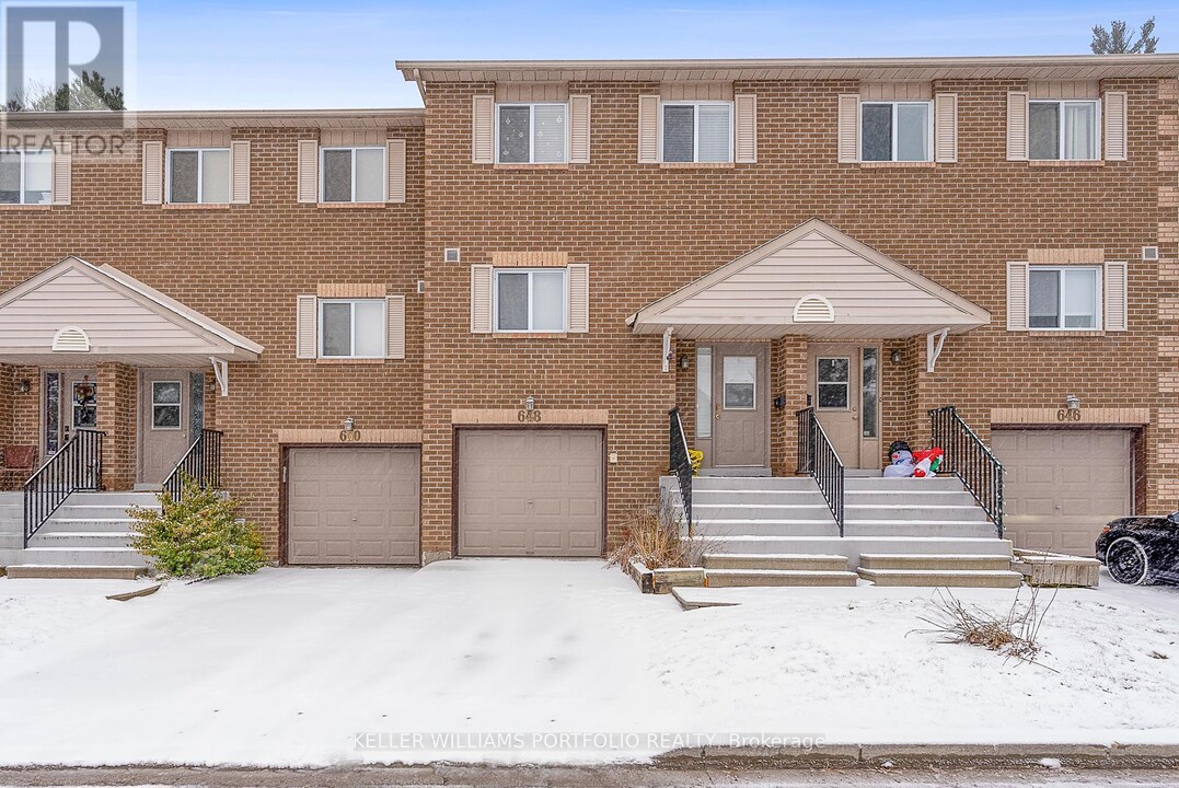 648 Gibney Crescent in Newmarket, ON - Building Photo