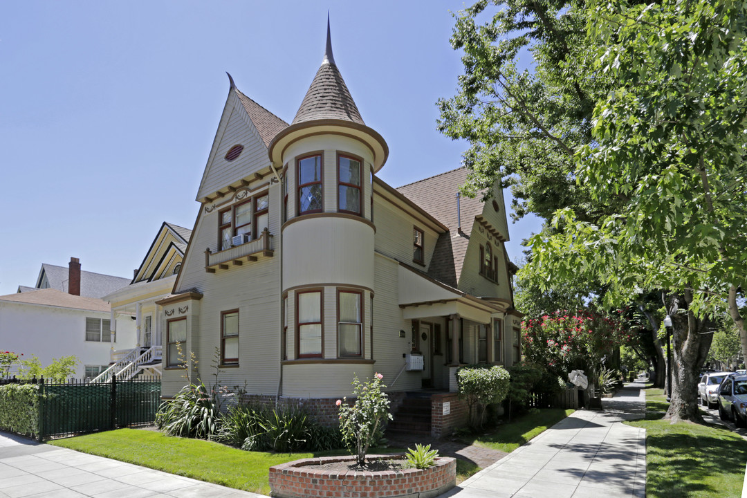 2600 N St in Sacramento, CA - Foto de edificio