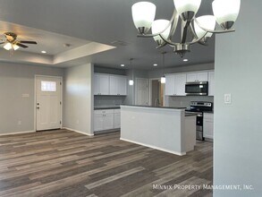 8414 11th St, Unit 3R in Lubbock, TX - Foto de edificio - Building Photo