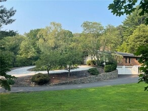 29 Tito Ln in Wilton, CT - Foto de edificio - Building Photo