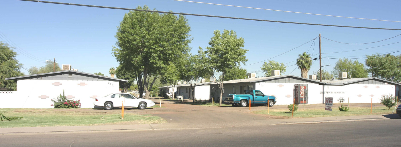 Six Twelve Apartments in Phoenix, AZ - Building Photo