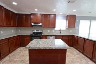 6915 La Violetta Dr in Houston, TX - Foto de edificio - Building Photo