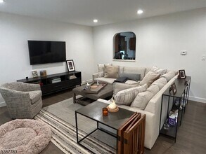 10 Montvale Ave in Montvale, NJ - Building Photo - Building Photo