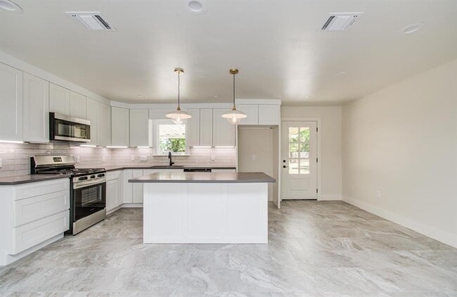 property at 624 Willow Ln