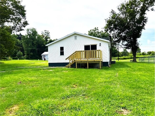 137 Mahan Ln in Follansbee, WV - Building Photo - Building Photo
