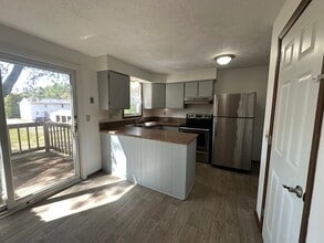 8531 Kellydale St NW in Massillon, OH - Foto de edificio - Building Photo