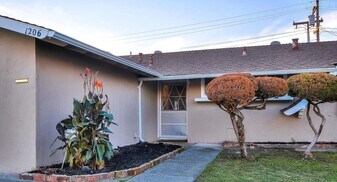 1206 Elliott Dr in Vallejo, CA - Building Photo