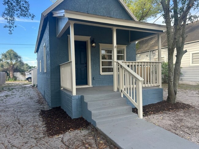 property at 1922 W Arch St
