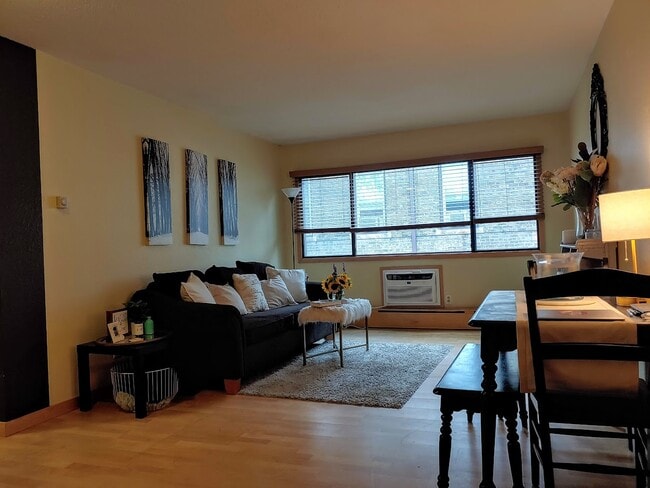 2530 1st Avenue South, Unit 305 in Minneapolis, MN - Building Photo - Building Photo