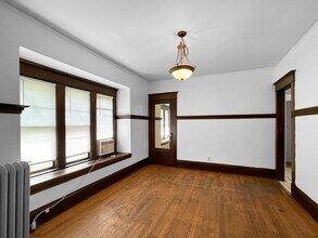 381 Cleveland Ave N in St. Paul, MN - Building Photo - Building Photo