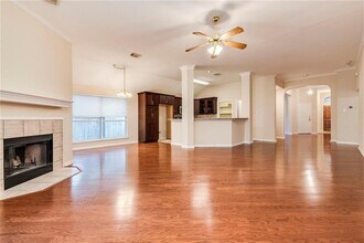 13506 Lamplight Village Ave in Austin, TX - Building Photo - Building Photo