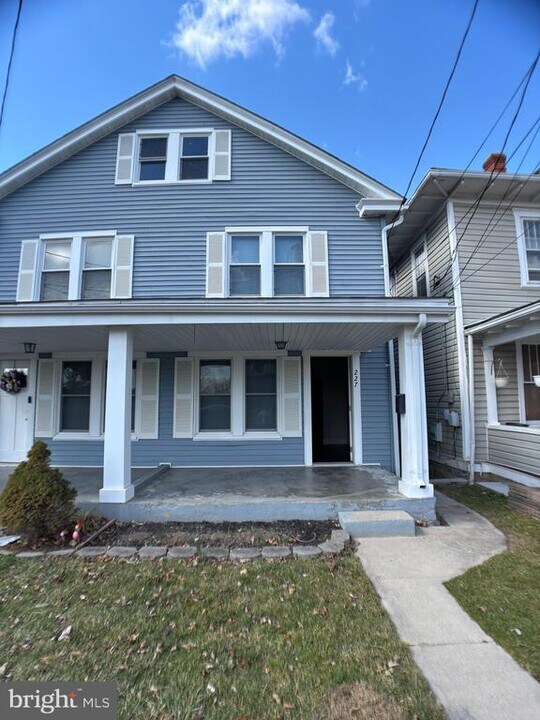 227 S Rosemont Ave in Martinsburg, WV - Building Photo