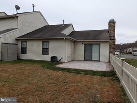 33 Banbury Ct in Trenton, NJ - Building Photo