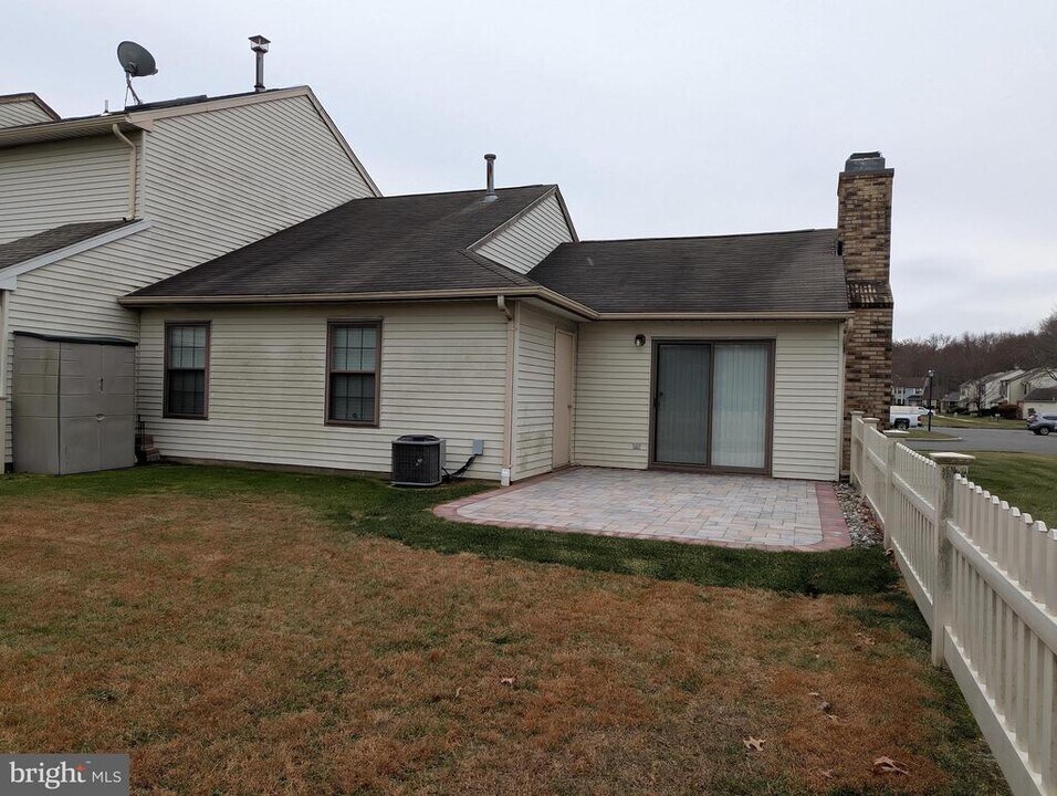 33 Banbury Ct in Trenton, NJ - Building Photo