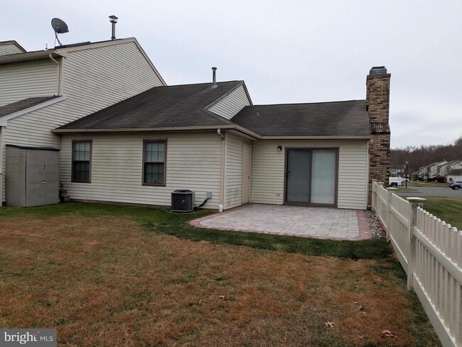 property at 33 Banbury Ct