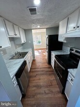 8305 Pondside Terrace in Alexandria, VA - Building Photo - Building Photo