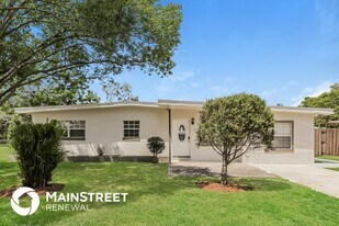 451 E 6th St in Chuluota, FL - Building Photo